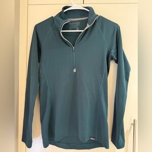 Patagonia women’s  Capilene Midweight Top in Dark Teal. Size small.